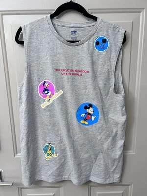 Camiseta adhesiva sintética vintage del 50 aniversario de la bóveda Disney de los parques Disney talla mediana Foto 1 de 2