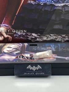 Solo clavijas de pulsera Hot Toys Batman: Arkham Knight - Harley Quinn VGM41 - Imagen 1 de 1