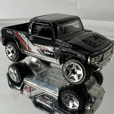 2004 风火轮 HUMMER H3T 黑色 1: 64 压铸 2 1/2 英寸 SUV 卡车带红色和灰色 — 第 1/4 张图片