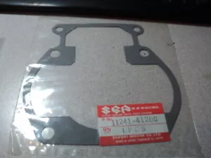 1976-78 SUZUKI RM 370 400 BASE GASKET NOS OEM P/N 11241-41200 11241-41200-H17 - Picture 1 of 2