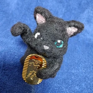 Wool Felt Beckoning Cat Black Maneki Neko Coin Bell Oval Small Lucky Charm - Picture 1 of 5