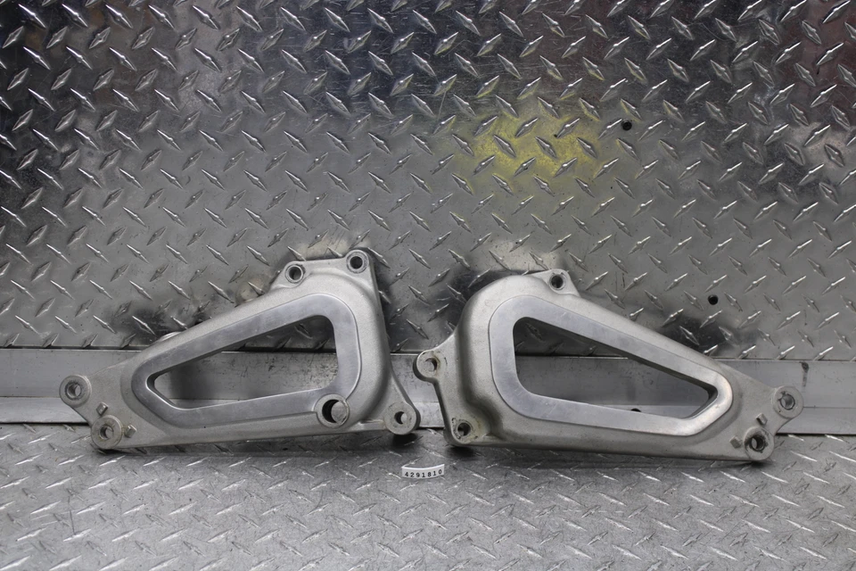 1982 YAMAHA VIRAGO 750 XV750 CONJUNTO DE SUPORTE 4X7-27442-00-00 4X7-27443-00-00 - Imagem 1 de 4