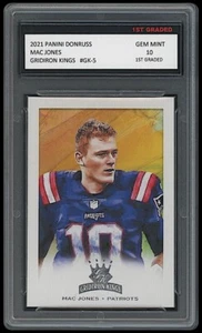 MAC JONES 2021 PANINI DONRUSS GRIDIRON KINGS 10 PATRIOTAS TARJETA DE NOVATO DE PRIMER GRADO - Imagen 1 de 1