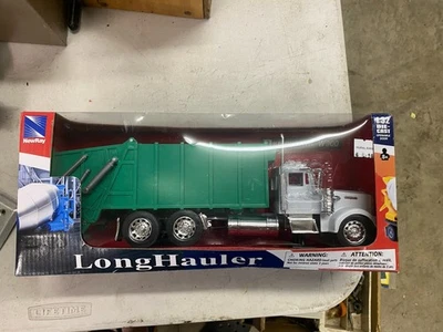 New Ray Kenworth W900  White & Green Garbage Truck Collectible Toy scale 1:32 - Image 1 of 4