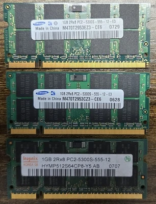 Lot of 3, 1GB 2RX8 PC2-5300S-555-12-E3 LAPTOP MEMORY RAM Samsung & Hynix - Image 1 of 2