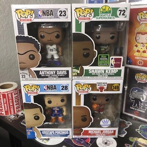 NBA Funko Lot 4 - Anthony Davis, Shawn Kemp, Kristapas Porzingis, Mike Jordan - Bild 1 von 16