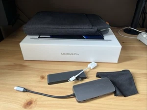 Apple MacBook Pro 14-inch 2021 Space Grey M1 Pro Laptop 16GB RAM + ACCESSORIES - Afbeelding 1 van 24