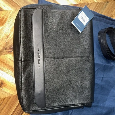 Bolsa Triboro Messenger, preta nova com etiquetas 2 pequenos arranhões menores na parte de trás ver foto.  - Imagem 1 de 4