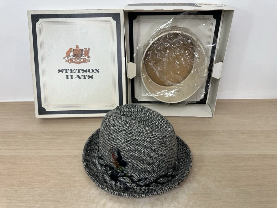 Sombrero Derby Fedora Bowler Gris Tweed Lana Stetson De Colección con Plumas y Caja 7 1/4 Foto 1 de 4