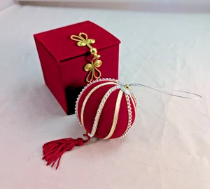 AVON Terciopelo Cuentas Navidad Adorno Bola - Borla - Terciopelo Rojo Caja de Recuerdo - Imagen 1 de 5