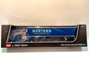 Western Distributing Kenworth W990 con rimorchio refrigerato 1/64° DCP prima marcia - Foto 1 di 6