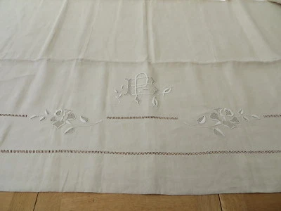 Linge ancien : drap ancien métis brodé fleurs - Photo 1/2