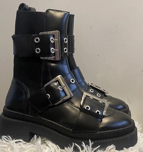 Stivaletti metà polpaccio nuovi ASOS Design in pelle nera suola grossa fibbia £ 85 UK 6 - Foto 1 di 14