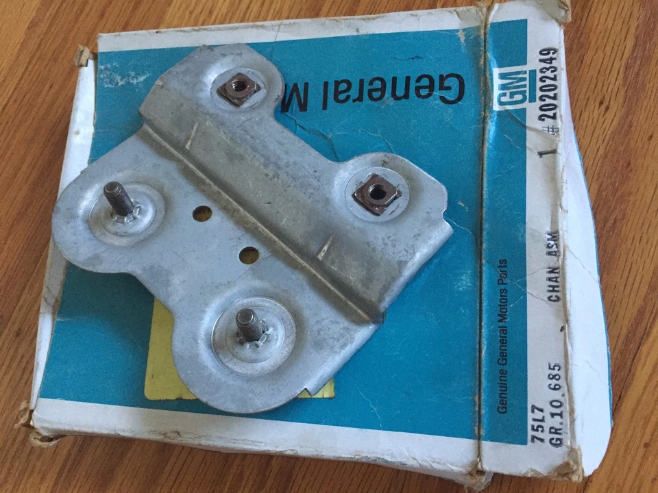 1989 90 91  CADILLAC BROUGHAM CAPRICE BUICK NOS GM WINDOW SASH CHANNEL 20202349 - Image 1 of 1