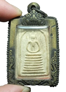 Colgante Buda Somdej Wat Ket Chaiyo Amuleto Tailandés Protección Talismán - Imagen 1 de 4