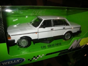 1:24 Welly Volvo 240 GL bianco/bianco in confezione originale - Foto 1 di 1