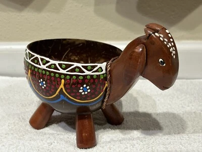 Cáscara de coco y cuenco de madera con forma de oveja natural hecho a mano ecológico orgánico Foto 1 de 4