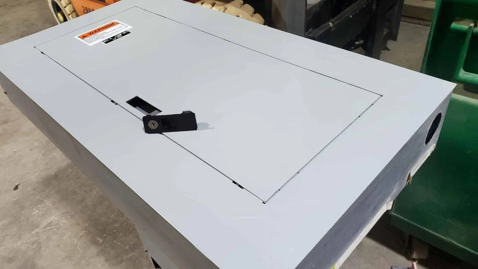 GE AQF3301ABX Panelboard A Series 30-Slot 208Y/120V 125A Max, 100A Main, 3Ph 4W - Image 1 of 4