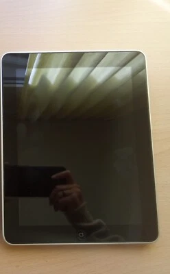 Apple iPad 1. Gen. 16GB, WLAN + Cellular (Entsperrt), 24,64 cm, (9,7 Zoll) -... - Bild 1 von 3