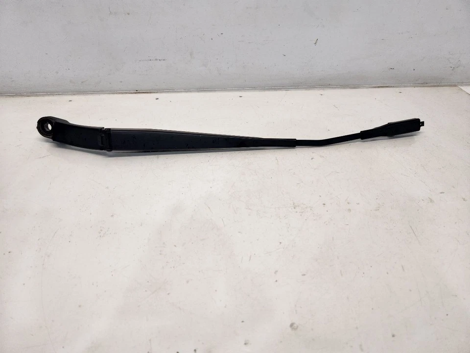 2014 Ford Taurus (Police Pack) Drivers Left Wiper Arm  - Image 1 of 4