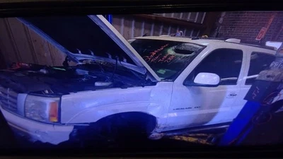 (LOCAL PICKUP ONLY) Passenger Right Front Door Fits 02-06 ESCALADE 6408507 - Image 1 of 4