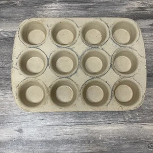 Pampered Chef Stoneware 12 Cup Muffin Pan Model 1465 Beige USA Made Bakeware - Picture 1 of 8