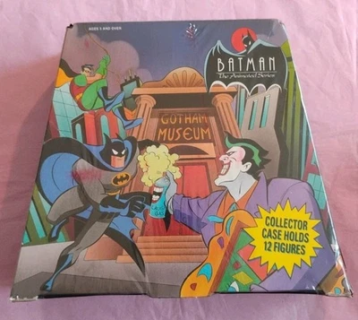 Коллекционный футляр Batman: The Animated Series Gotham Museum вмещает 12 фигурок 1994 - Изображение 1 из 4