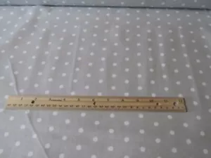 2 yardas gris con tela blanca de lunares - Imagen 1 de 1