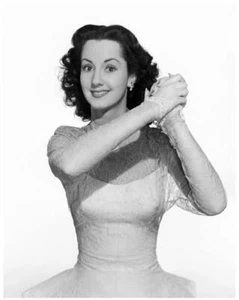 VIRGINIA O'BRIEN great 8x10 portrait still -- b704 - Picture 1 of 1