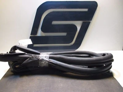 2005 Hyundai XG350 G6AU OEM Upper Right Passenger Side Door Weatherstrip Seal - Image 1 of 4