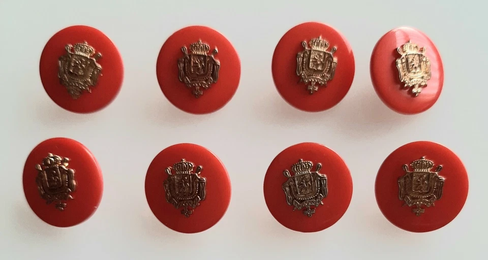 6 x 19mm Light Soft Red and Gold Coat of Arms  Round Plastic Shank Buttons LA169 - Image 1 of 1