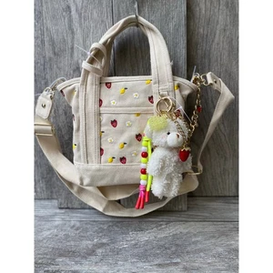 Madden Girl Canvas Mini Tote Strawberry Lemon Tasche mit Anhänger - Bild 1 von 5