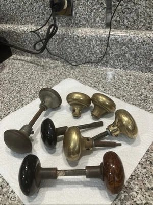 VTG ANTIQUE DOOR KNOBS BRASS METAL  Porcelain ? ￼Lot Of 9 - Image 1 of 4
