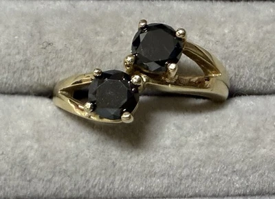 Anillo de diamantes de 14k con 2 diamantes negros redondos de corte brillante 1,00 ctw Foto 1 de 4