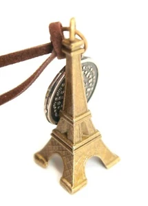 Grande ciondolo Torre Eiffel 1,5" 3D con collana regolabile in pelle - Foto 1 di 6