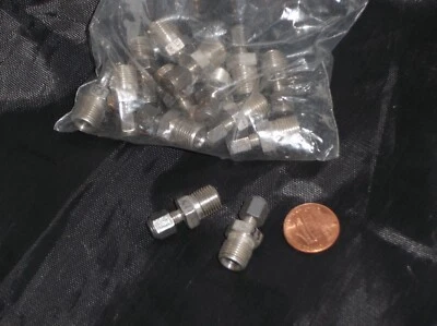 Qty.1 Parker 1/16" compression x 1/8 NPT MALE CONNECTOR 316 Stainless Steel MNPT - Image 1 of 3