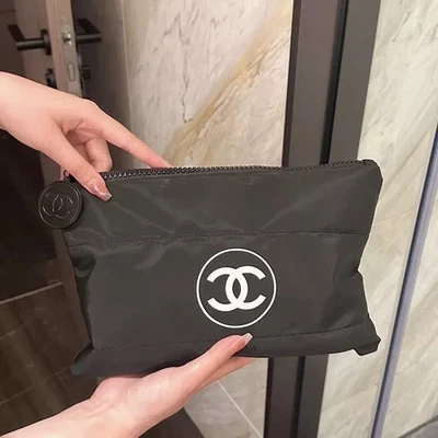 Nueva bolsa de maquillaje hinchada bolsa sin asas estuche cosmético-NUEVOChan regalo de belleza para VIP Foto 1 de 4