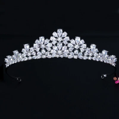 Corona tiara con racimo de flores de circonita cúbica enchapada en plata para boda fiesta Foto 1 de 4