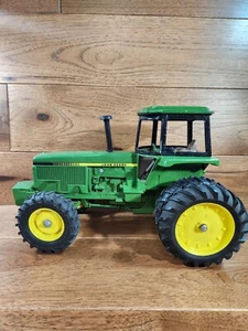 Vintage ERTL John Deere MFWD Row-Crop Tractor 1/16 Scale #584 - Picture 1 of 11