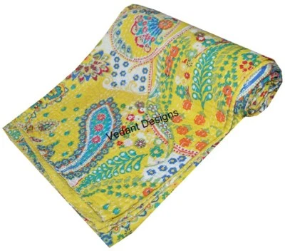Colcha acolchada Kantha de algodón hecha a mano con estampado de cachemira amarilla tamaño doble  Foto 1 de 4