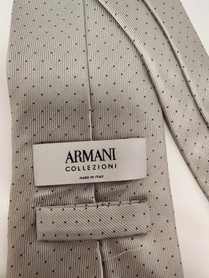 Armani Collezioni Hombre Seda, Neutro Con Pequeños Lunares Grises/Azules. Clásico Foto 1 de 4