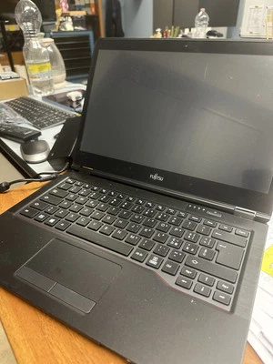 Portatile Fujitsu Lifebook U748 Intel I5-7300U 2.6GHZ 16GB SSD 256GB - Immagine 1 di 3