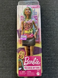 Muñeca de artista de maquillaje Barbie You Can Be Anything nueva en caja pelo verde azulado con lindo mini compacto - Imagen 1 de 9