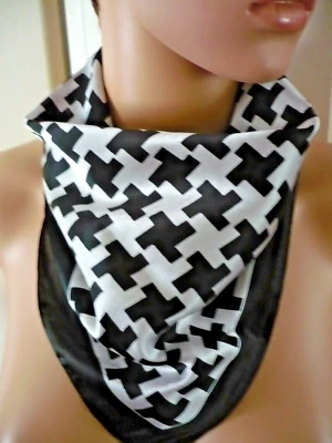 MARKENLOS Bandana Tuch schwarz weiß 52 cm x 52 cm Viscose mit Glanz Nicki Halstuch Schal