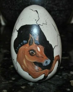 VTG EASTER EGG Newborn Foal ART HANDPAINTED NOLA Artist PEG CARBO 7/99 4.5" Woo - Foto 1 di 2