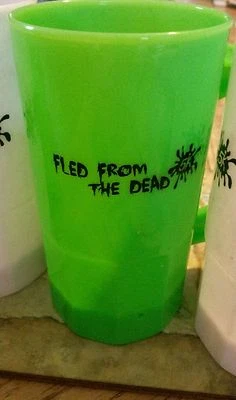 Tazas de cerveza de plástico verde esmerilado o neón 14 oz hechas en EE. UU. 12, 50 PIEZAS Y 100 DISPONIBLES NUEVAS Foto 1 de 4