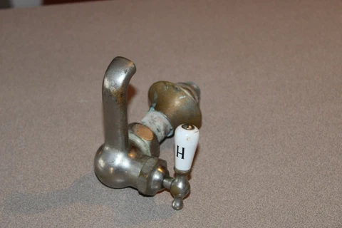 Antique Claw Foot Tub Brass Filler Faucet w/ Porcelain Hot Handle Architectural Cover