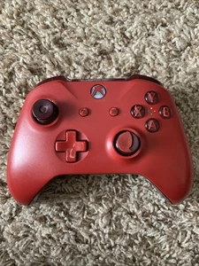 Roter OEM Microsoft Xbox One Wireless Controller Modell 1708 getestet getragene Daumenpads - Bild 1 von 12