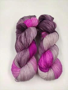handgefärbte Merino Sockenwolle Velino 100 g - AUBERGINEN BEERE  217 - Bild 1 von 1