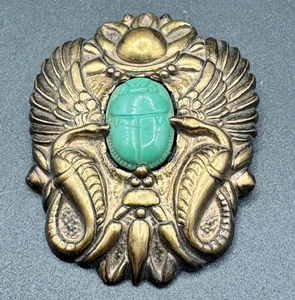Vintage 1940er 40s Egyptian Revival Double Cobra Green Scarab Brass Tone Brooch - Bild 1 von 6